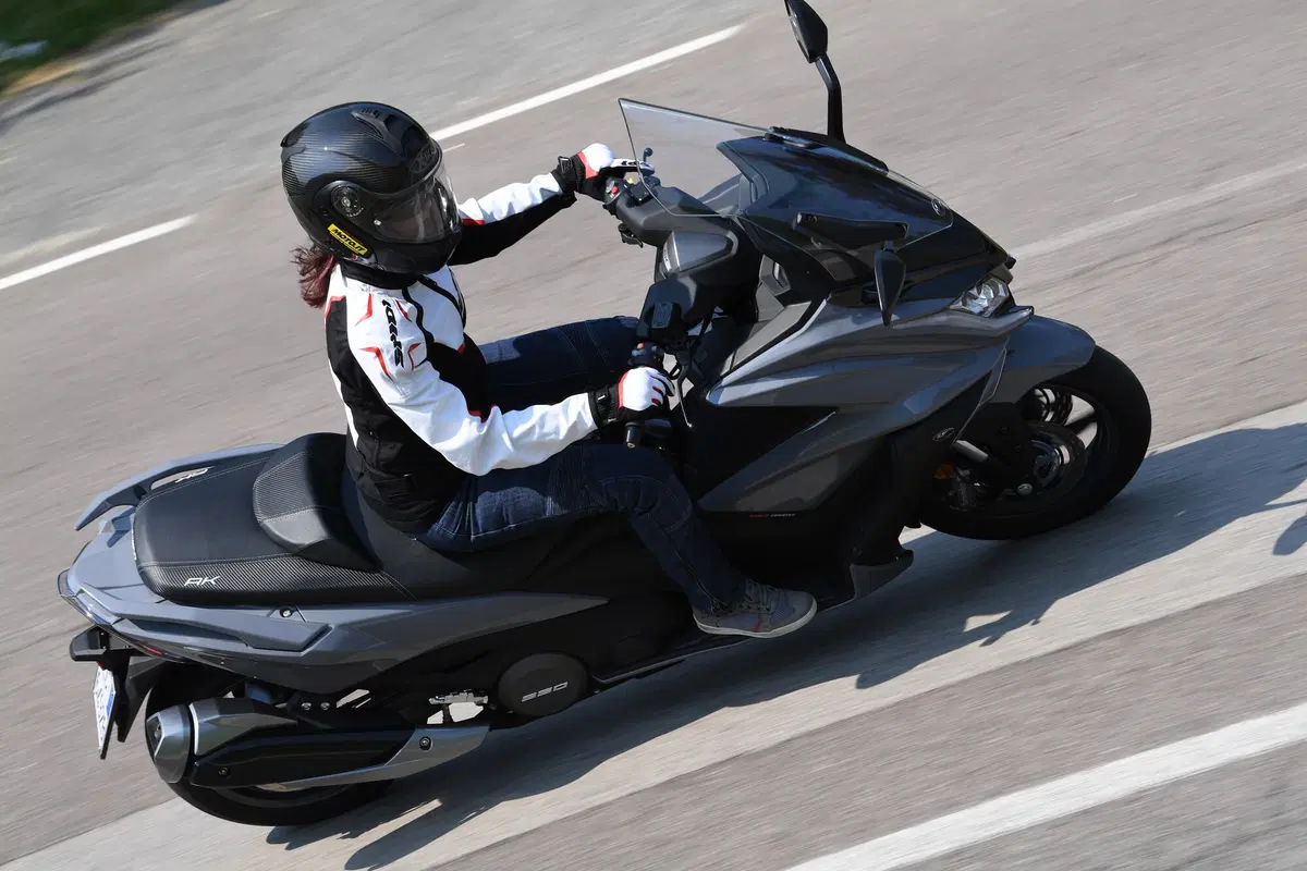 Kymco AK 550 (5)