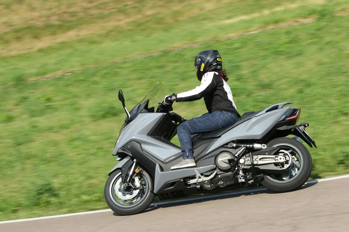 Kymco AK 550