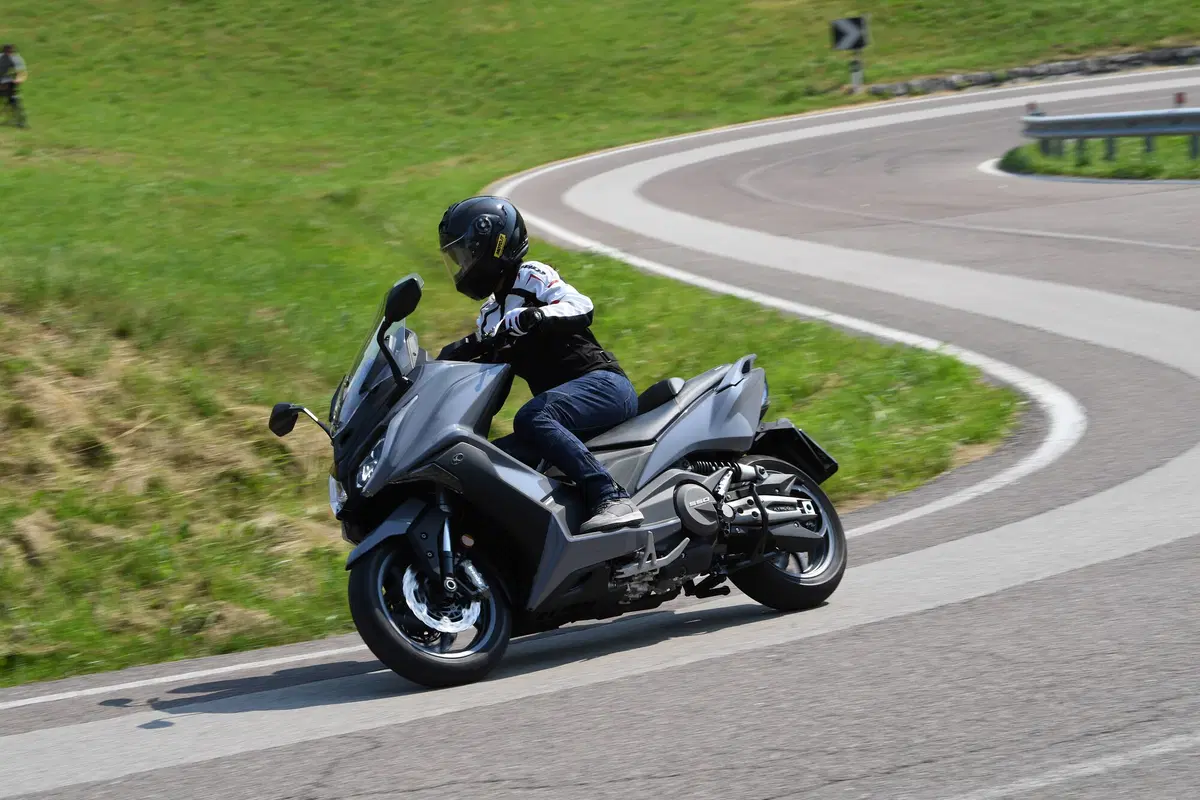 Kymco AK 550 (10)