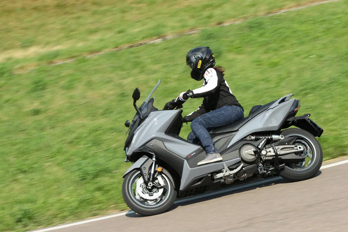 Kymco AK 550 (6)
