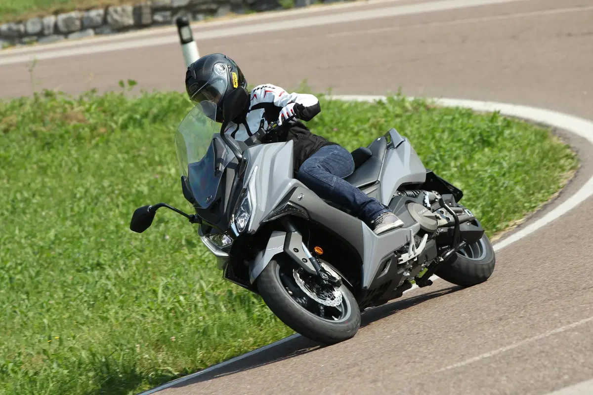 Kymco AK 550 (11)