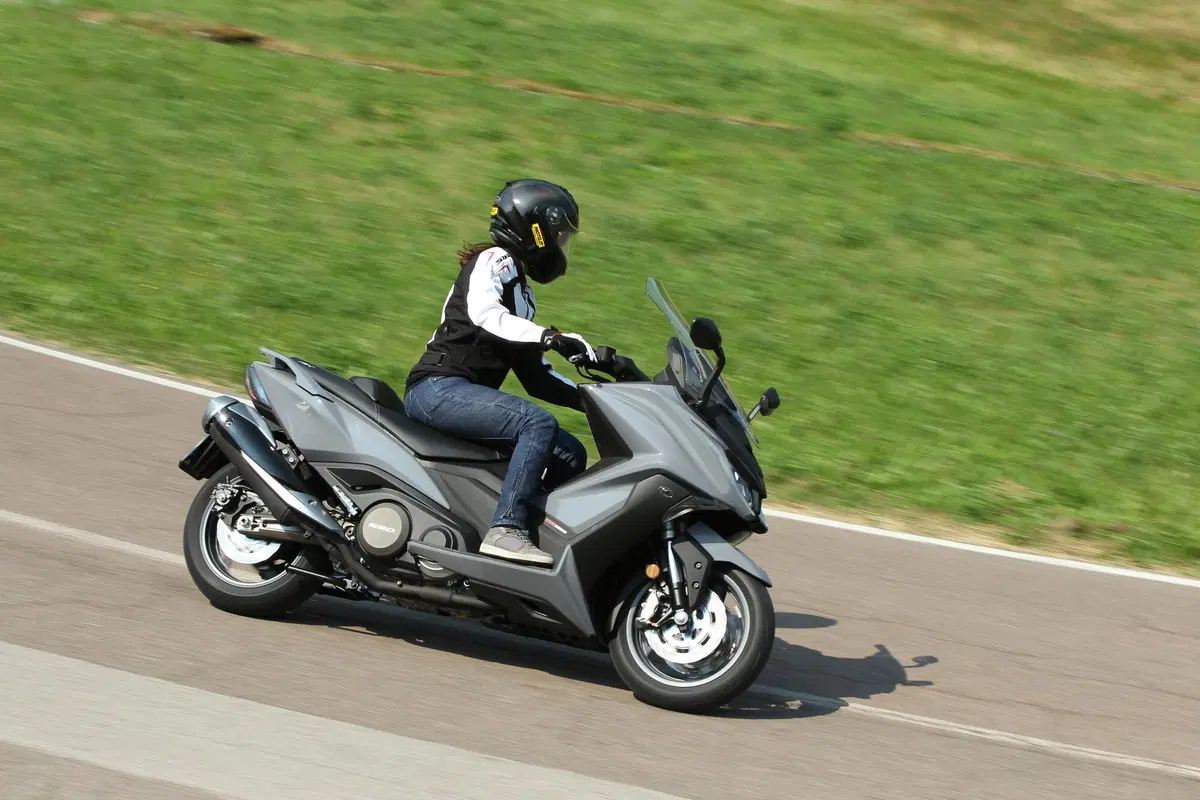 Kymco AK 550 (12)