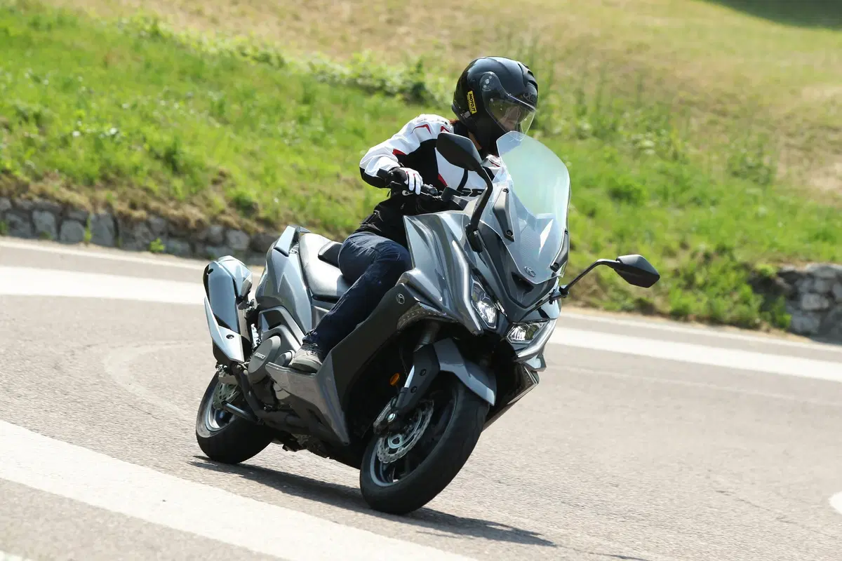 Kymco AK 550 (13)