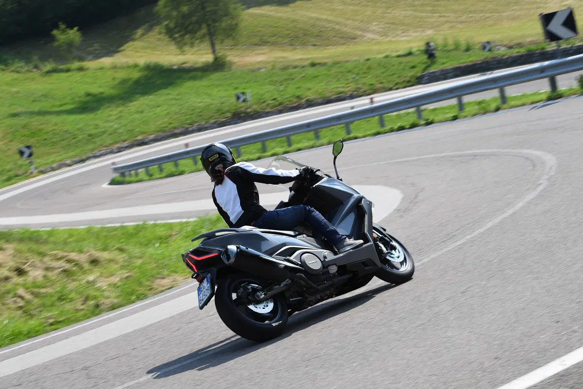Kymco AK 550 (15)