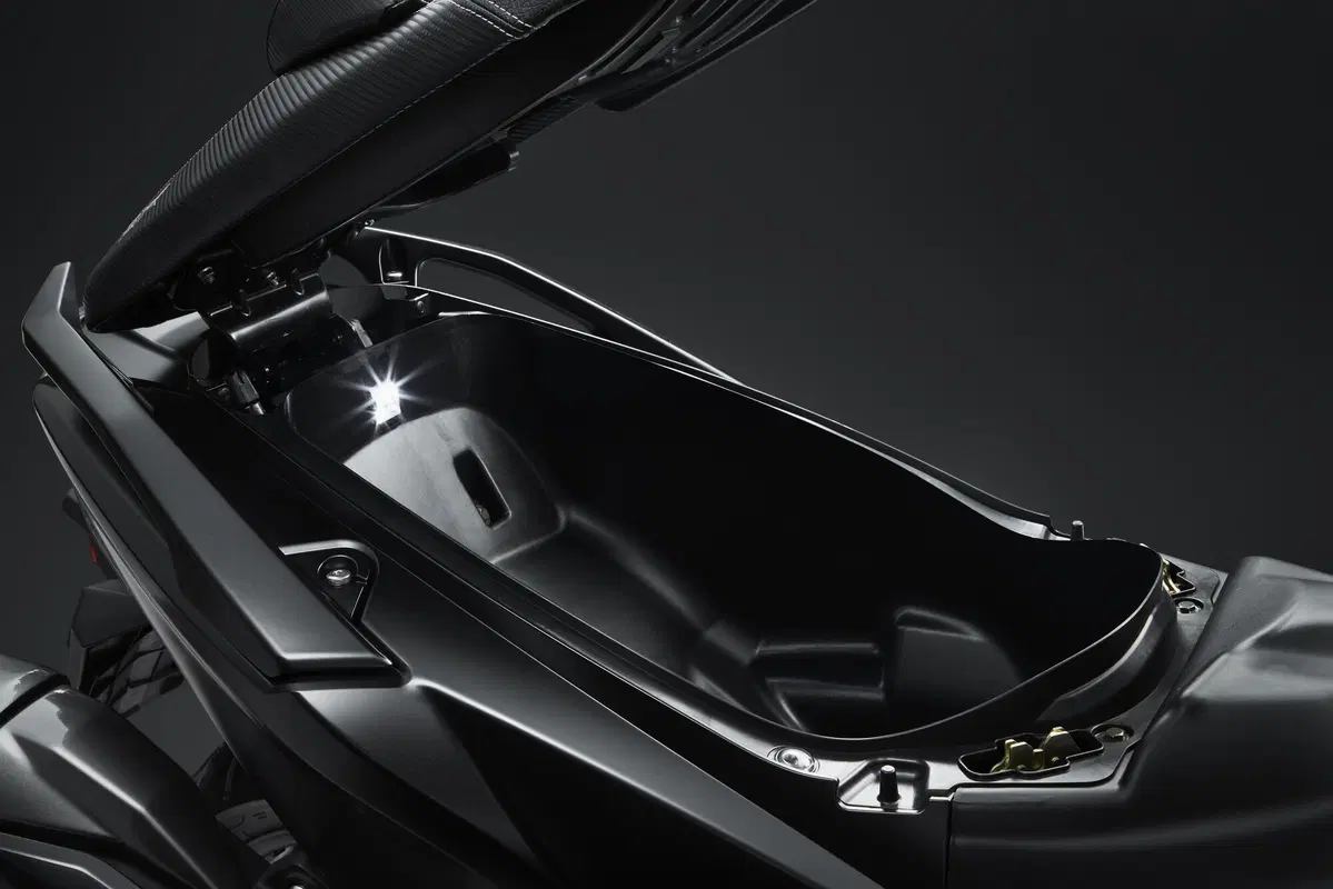 Kymco AK 550 (55)