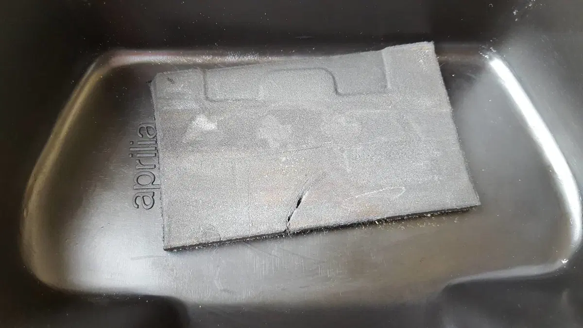 Coperchio Batteria Aprilia (5)