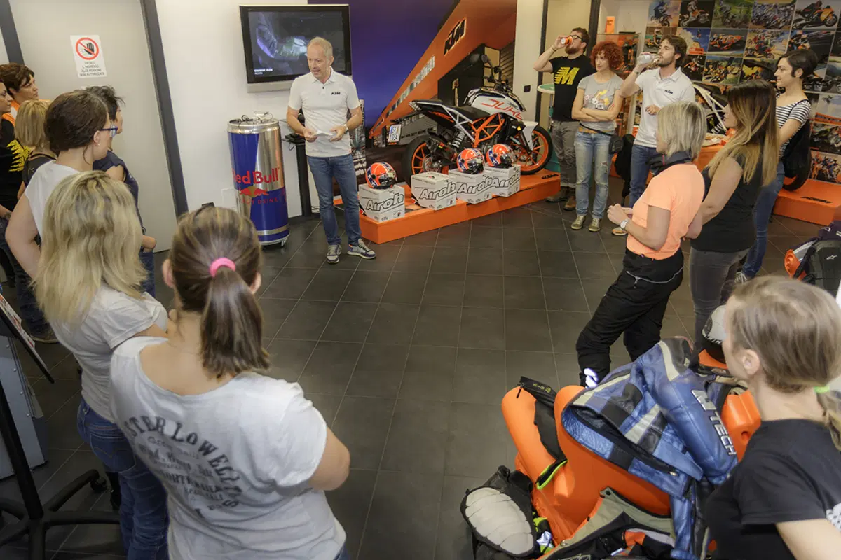 Tester per un giorno sulla KTM Duke 390: la prova delle lettrici!  (11)