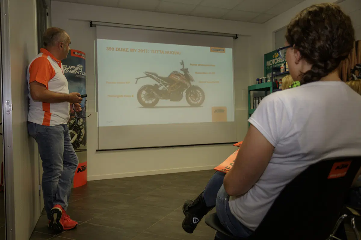 Tester per un giorno sulla KTM Duke 390: la prova delle lettrici!  (20)