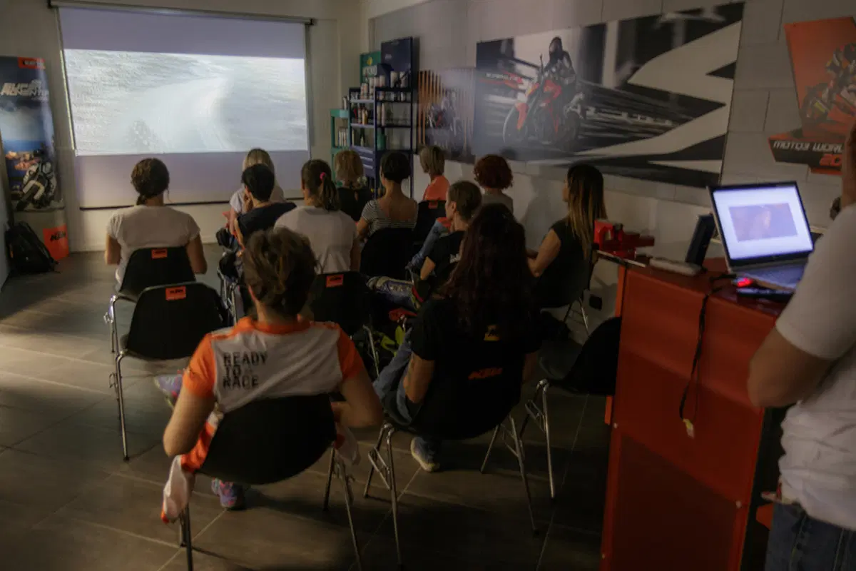 Tester per un giorno sulla KTM Duke 390: la prova delle lettrici!  (22)