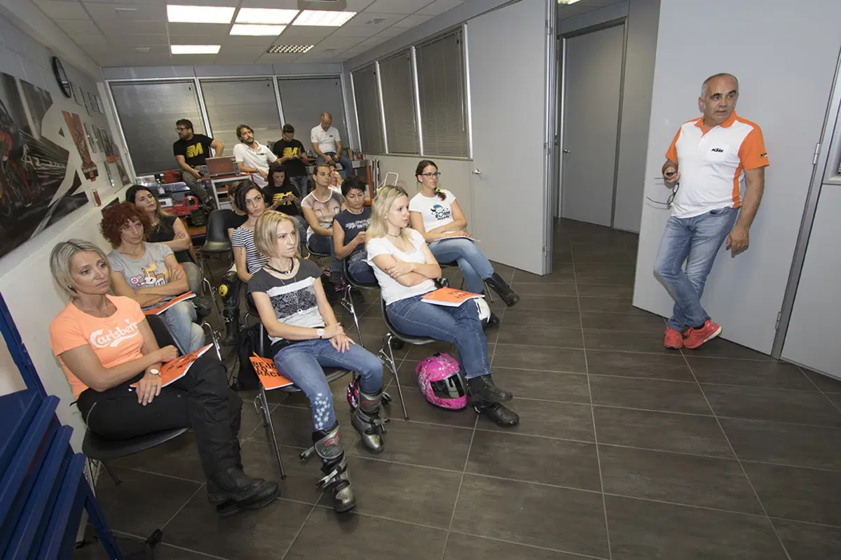 Tester per un giorno sulla KTM Duke 390: la prova delle lettrici!  (28)