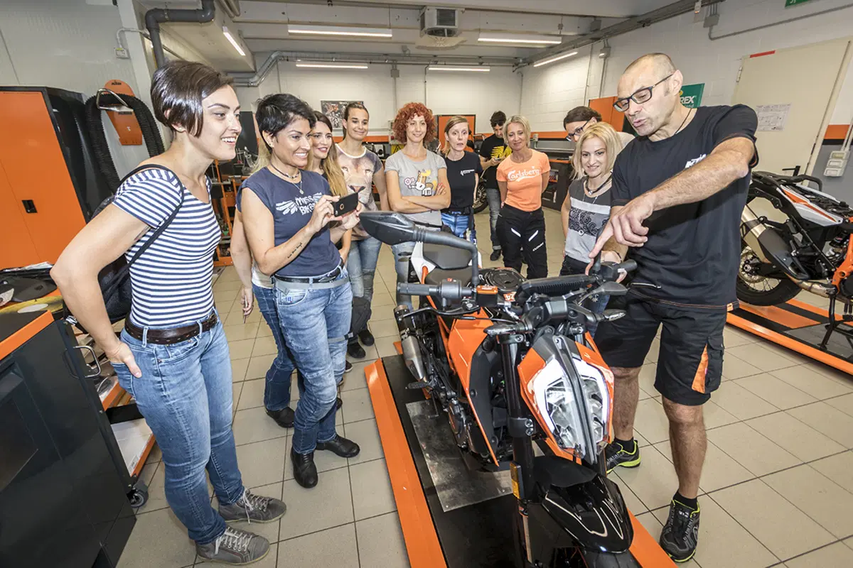 Tester per un giorno sulla KTM Duke 390: la prova delle lettrici!  (35)