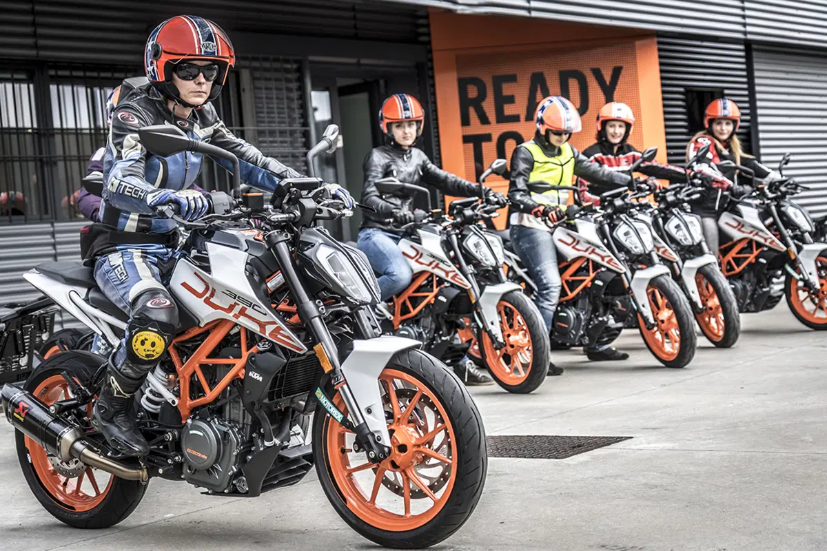 Tester per un giorno sulla KTM Duke 390: la prova delle lettrici!  (51)