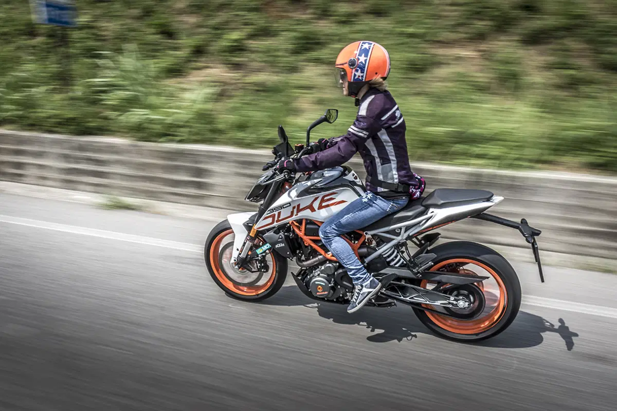 Tester per un giorno sulla KTM Duke 390: la prova delle lettrici!  (82)