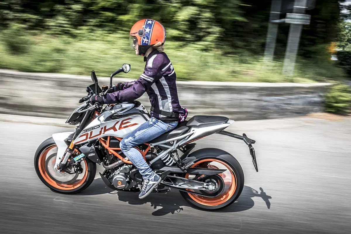 Tester per un giorno sulla KTM Duke 390: la prova delle lettrici!  (87)
