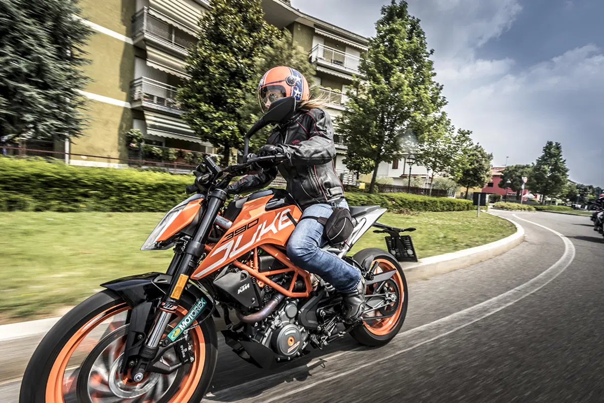 Tester per un giorno sulla KTM Duke 390: la prova delle lettrici!  (89)