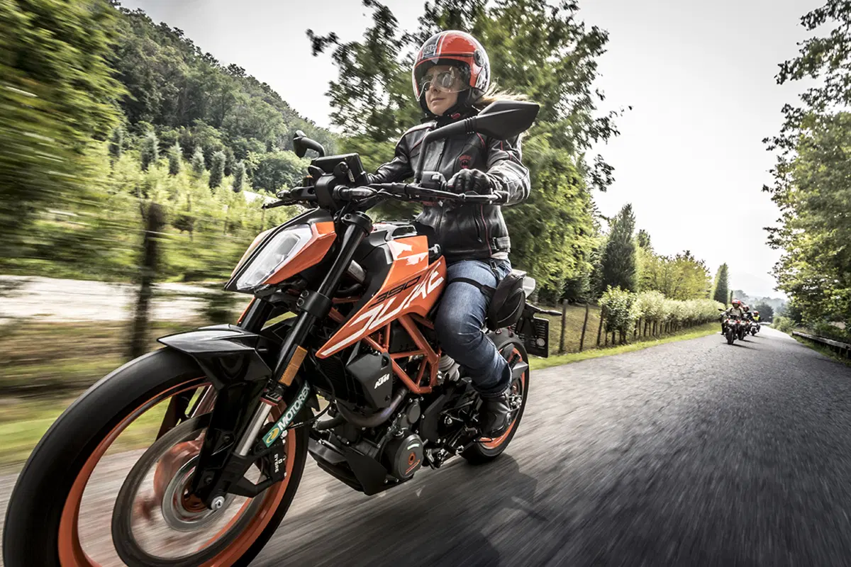 Tester per un giorno sulla KTM Duke 390: la prova delle lettrici!  (100)