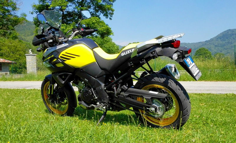 La Suzuki V-Strom con le Anlas Capra RD montate