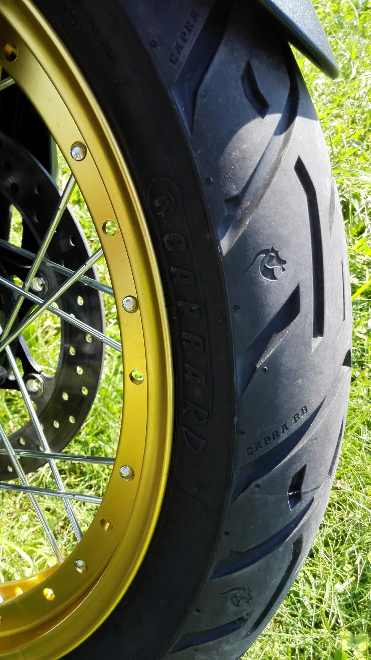 Anlas Capra RD e Capra X: le abbiamo provate su strada e in offroad (6)