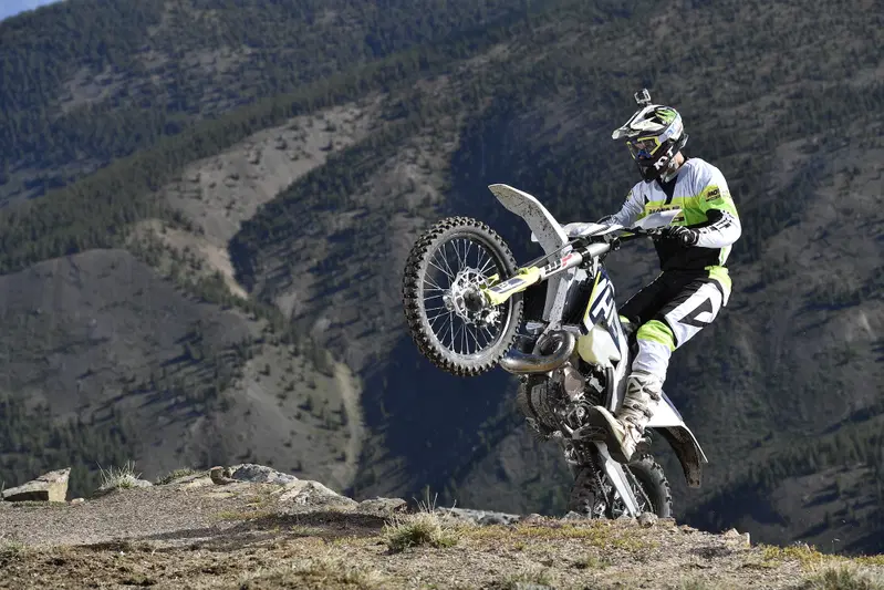 Le Husqvarna TE grazie all'iniezione sono diventate molto pi&ugrave; facili da gestire anche nelle salite ripide