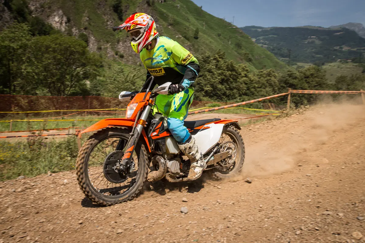 KTM EXC 250/300 TPI 2018: tutorial e test delle 2 tempi a iniezione  (2)