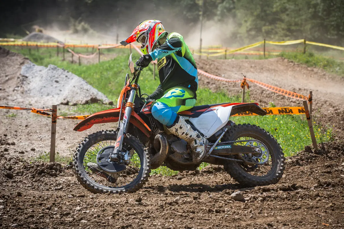 KTM EXC 250/300 TPI 2018: tutorial e test delle 2 tempi a iniezione  (12)