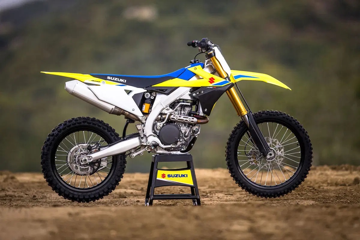 Suzuki RM-Z450 2018. Con Ricky Carmichael (9)