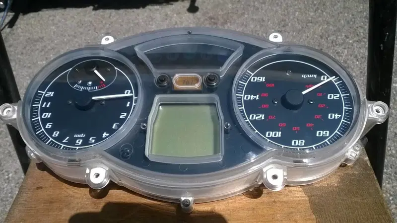 MP3 250 Strumentazione Piaggio (7)