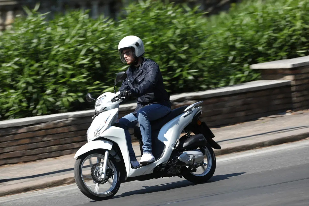 Honda Vision 110 2017: Il mezzo ideale per la giungla urbana (25)
