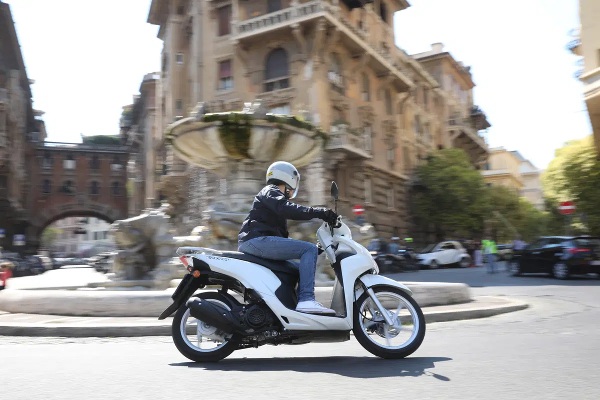 Honda Vision 110 2017: Il mezzo ideale per la giungla urbana (32)