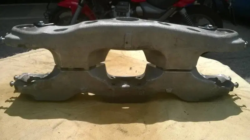 Piastra Sup Forcella MP3 Piaggio (2)