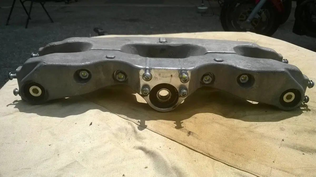 Piastra Inf Forcella MP3 Piaggio (2)