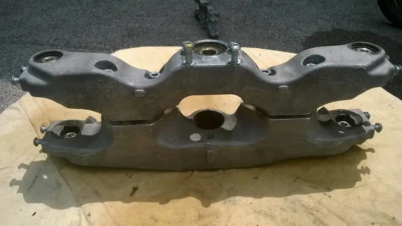 Piastra Inf Forcella MP3 Piaggio (8)