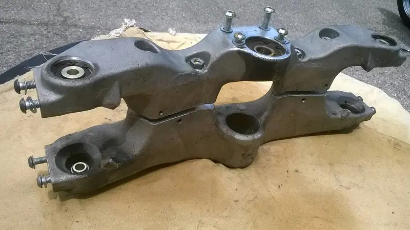 Piastra Inf Forcella MP3 Piaggio (10)