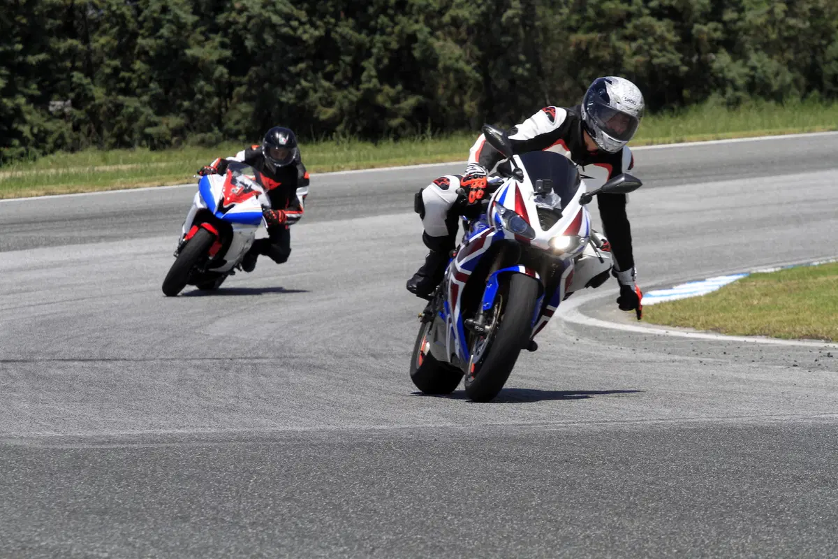 LifeMotorcycle: tour and racetrack experience (2)