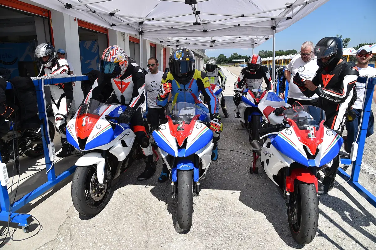 LifeMotorcycle: tour and racetrack experience (2)