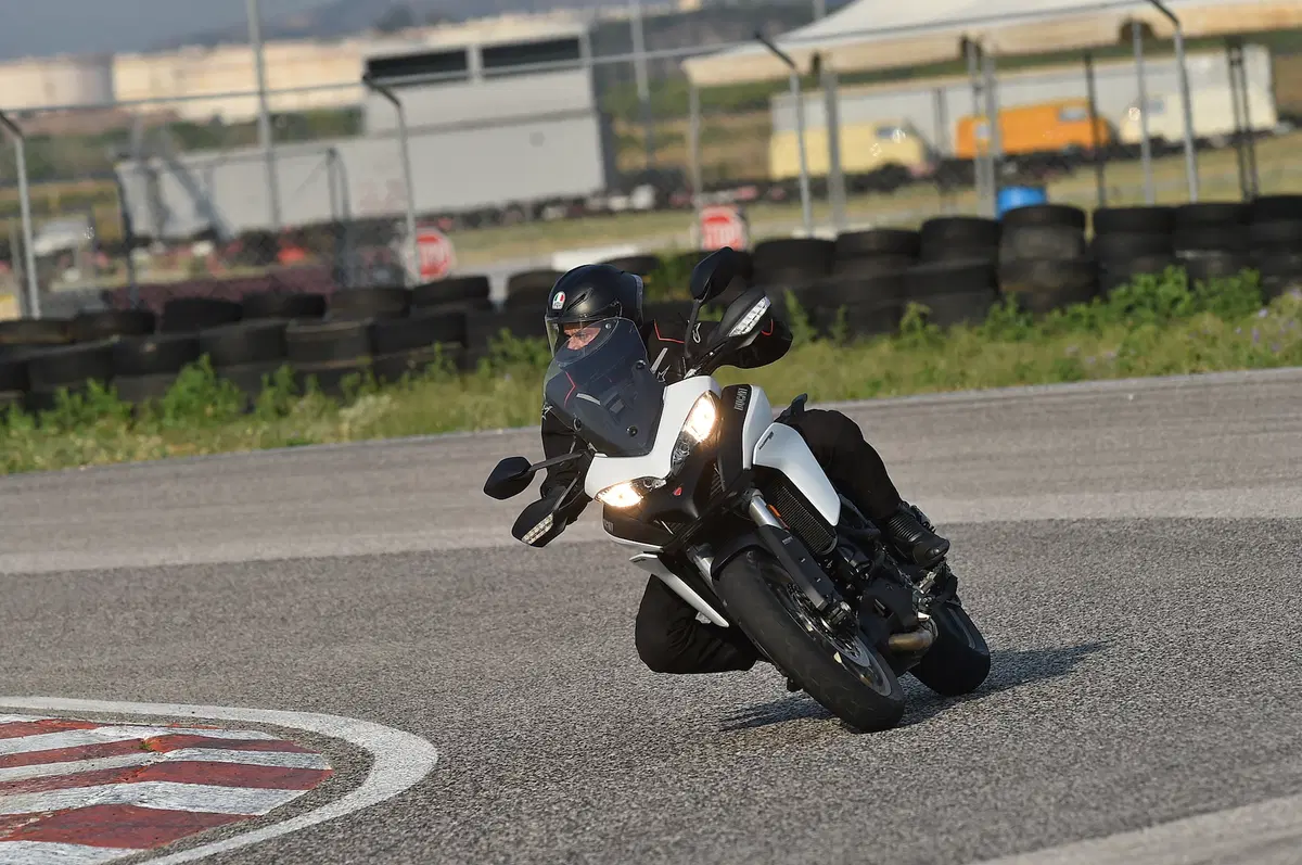LifeMotorcycle: tour and racetrack experience (14)