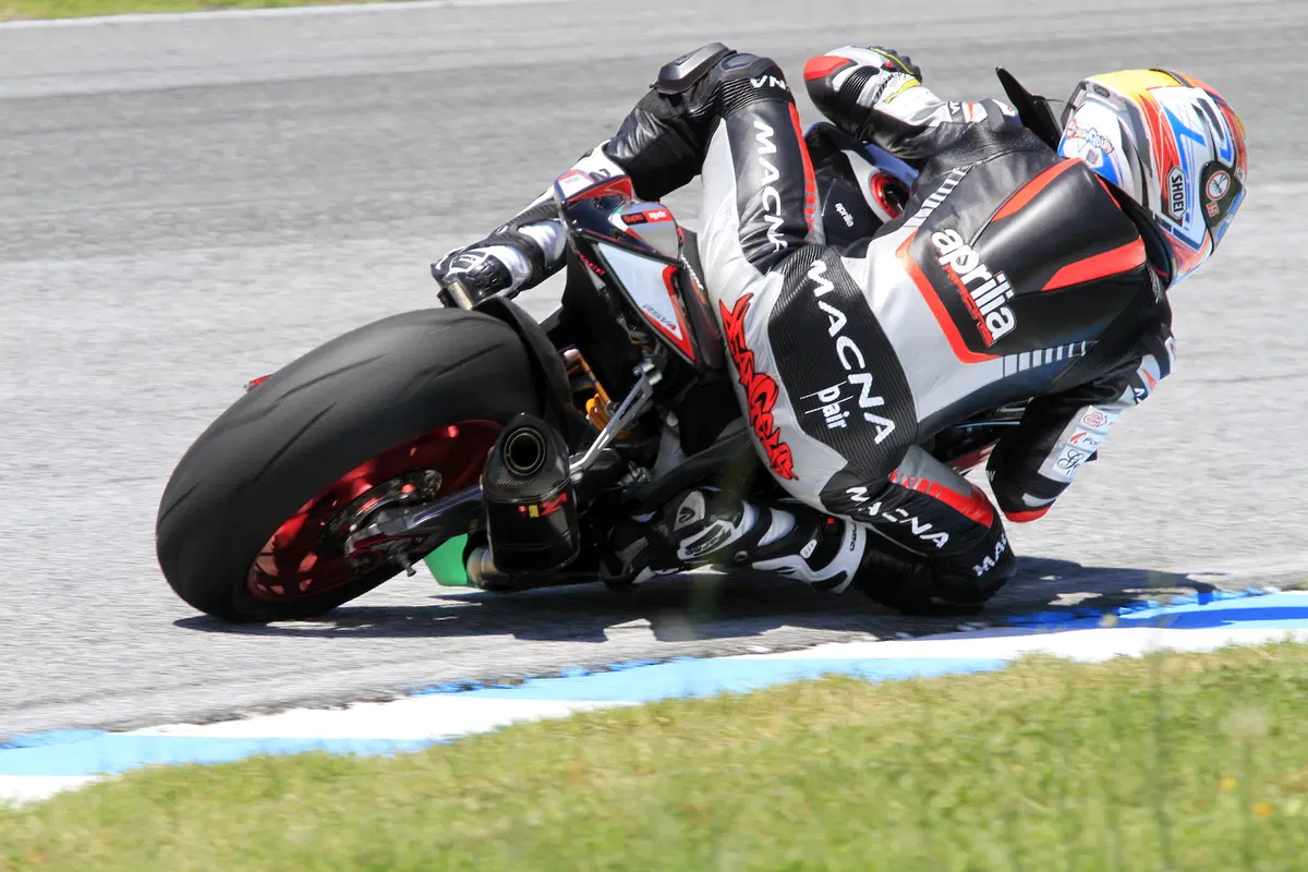 LifeMotorcycle: tour and racetrack experience