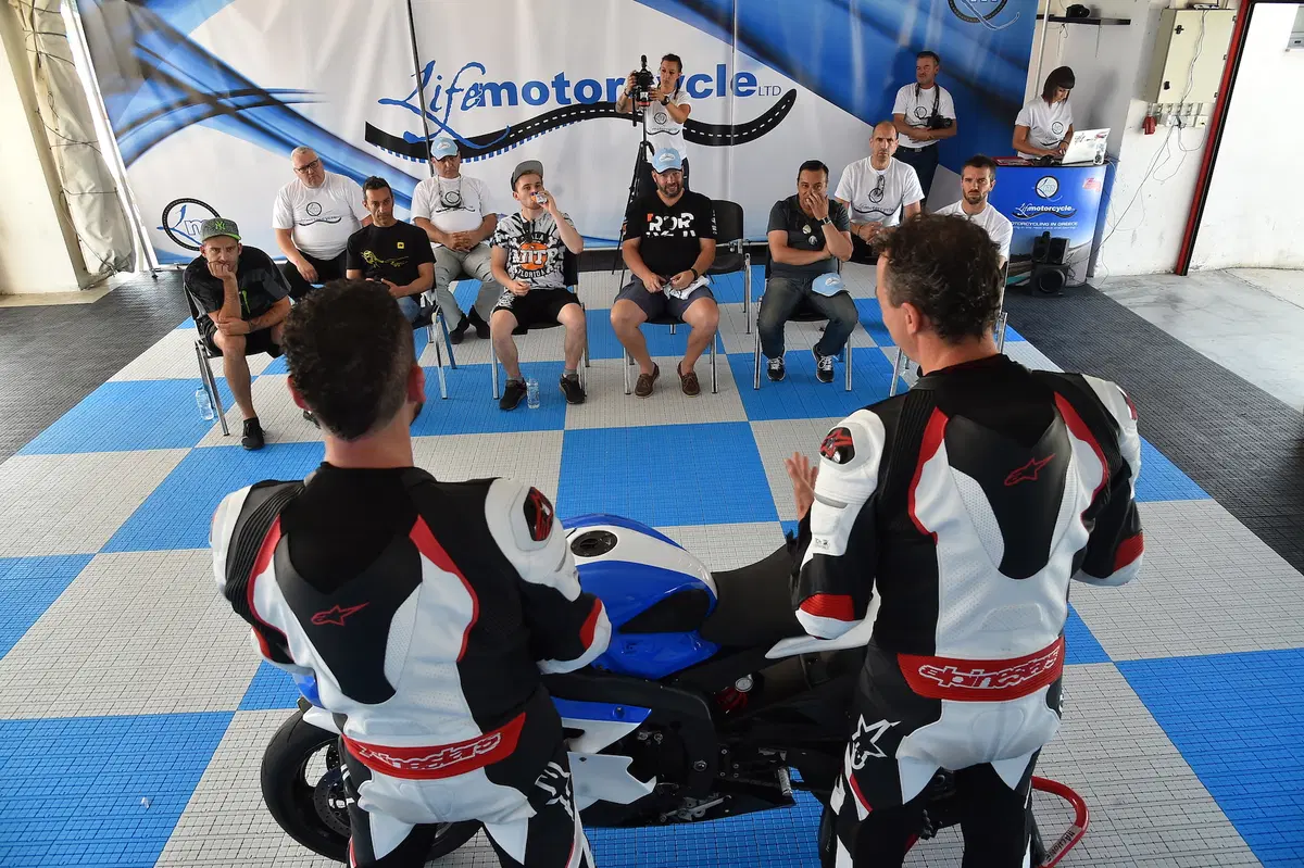 LifeMotorcycle: tour and racetrack experience (3)