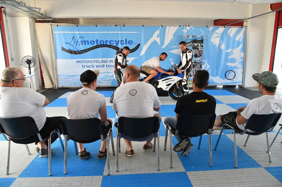 LifeMotorcycle: tour and racetrack experience (6)