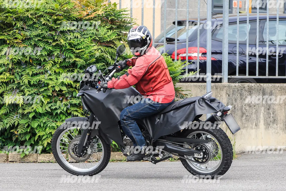 Yamaha Ténéré 700: il Concept T7 è realtà! Prime foto (11)