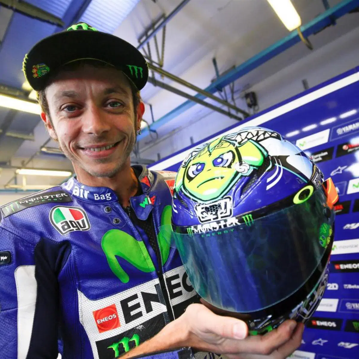 MotoGP 2015. Rossi braccato dagli squali nel casco speciale per Misano (3)