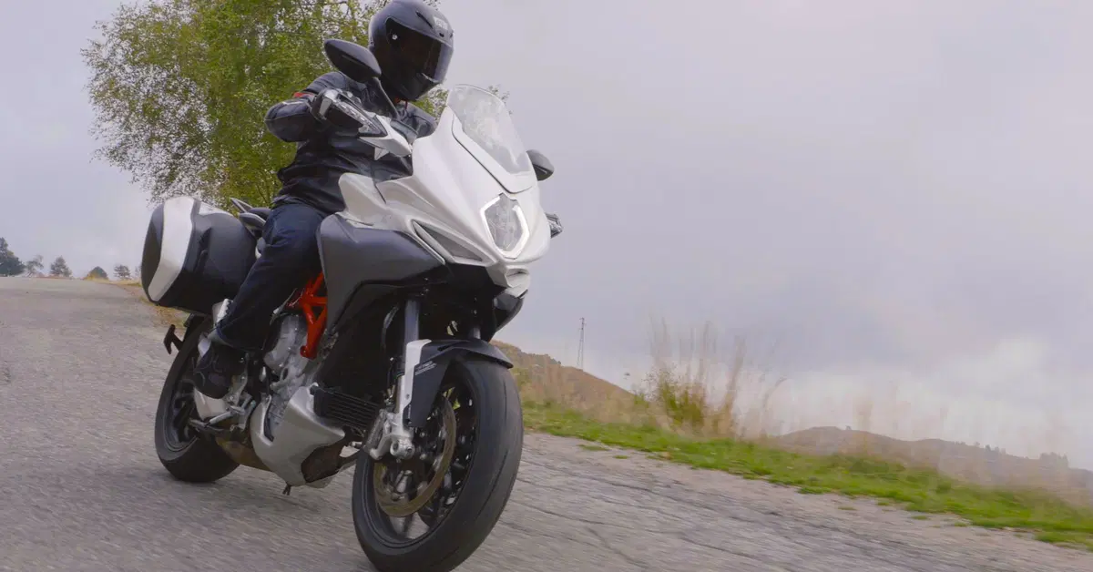 Dicci come viaggi, vinci una T-shirt moto.it!