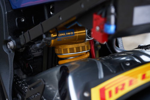 Il monoammortizzatore viene sostituito con un Ohlins