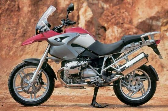 Dopo dieci anni, nel 2004, la GS cambia profondamente e diventa R 1200 GS