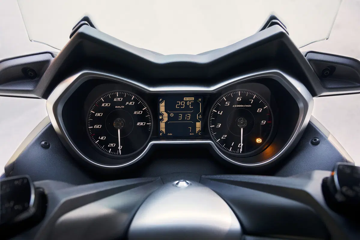 Yamaha X-MAX 400 ecco la nuova versione 2018 (13)