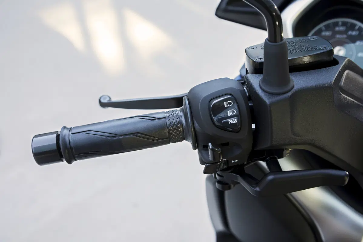 Yamaha X-MAX 400 ecco la nuova versione 2018 (15)