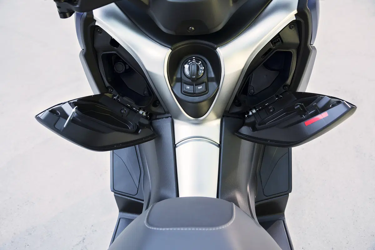 Yamaha X-MAX 400 ecco la nuova versione 2018 (17)