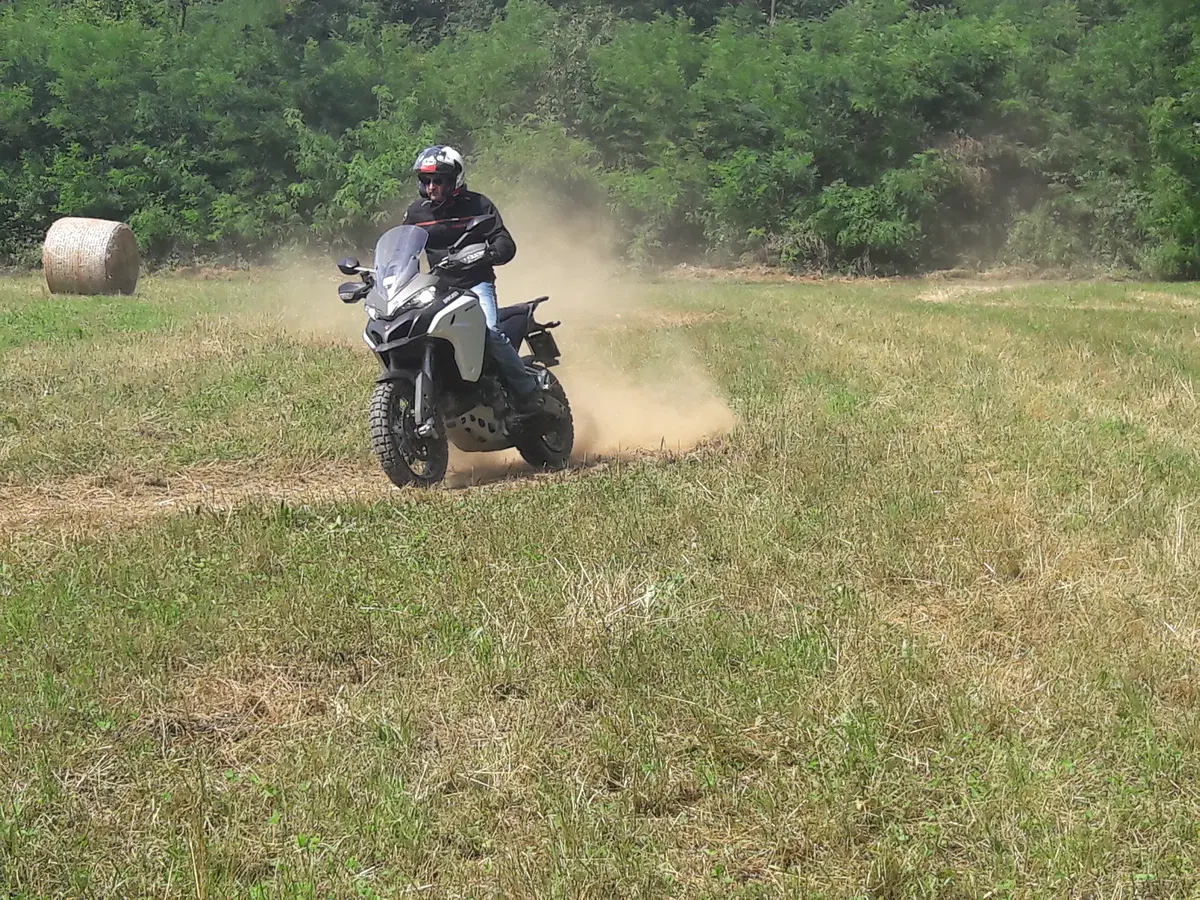 Ducati Como, un giorno in fuoristrada con la Multistrada Enduro (4)