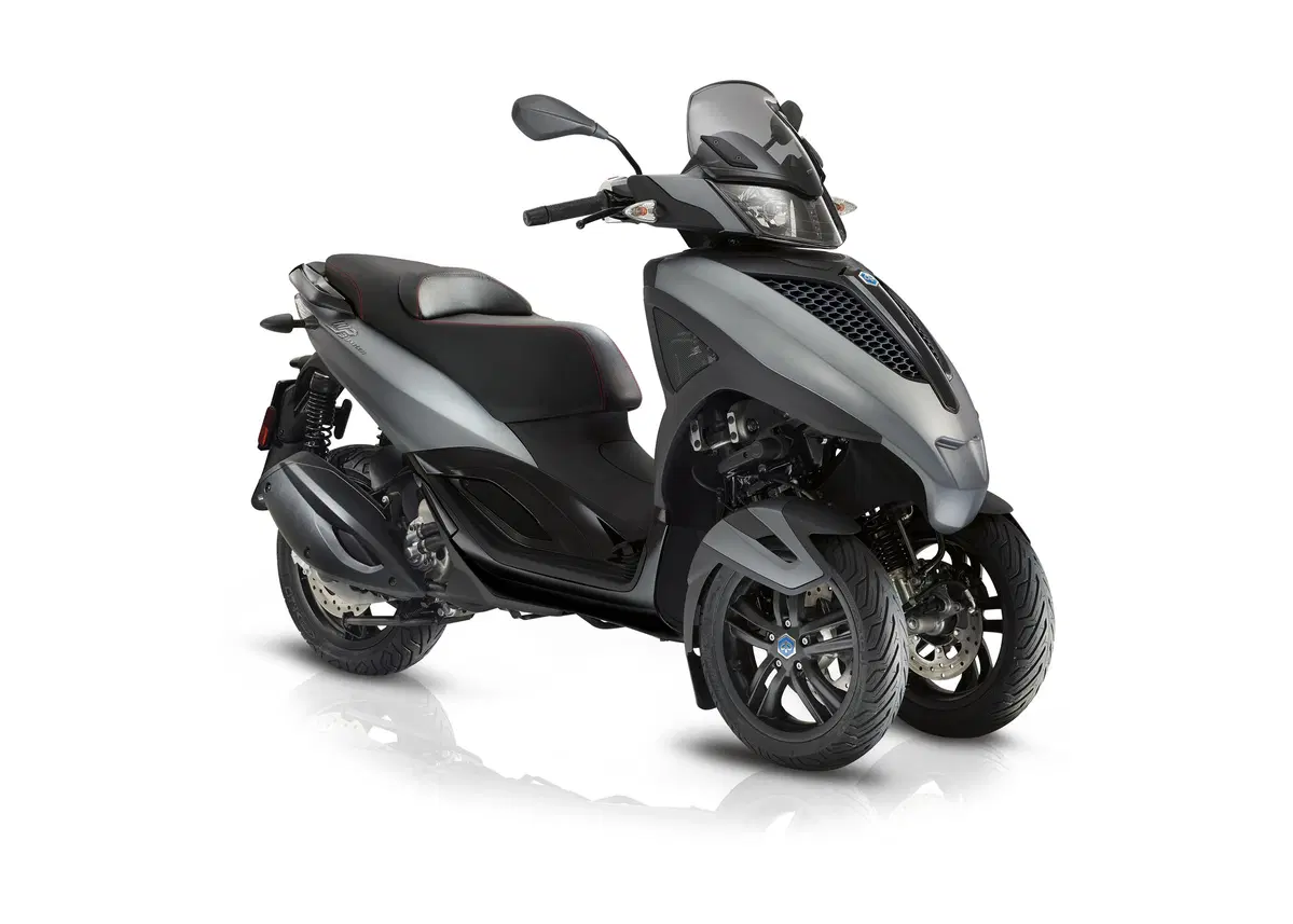 Piaggio MP3: due nuove versioni 300 e 500 LT