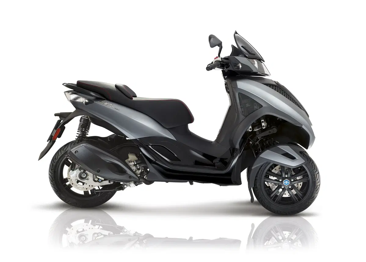 Piaggio MP3: due nuove versioni 300 e 500 LT (2)